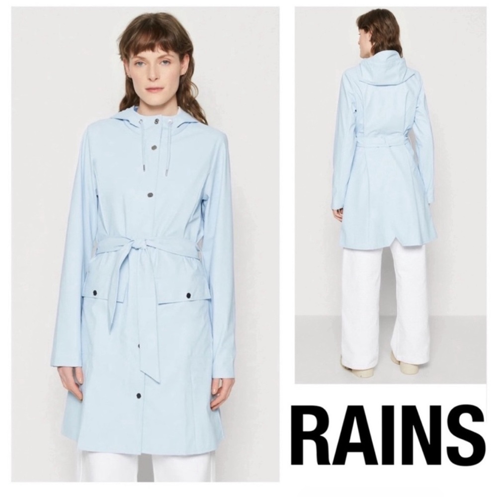 Gorgeous RAINS trench coat with string waist. Size M-Light blue.